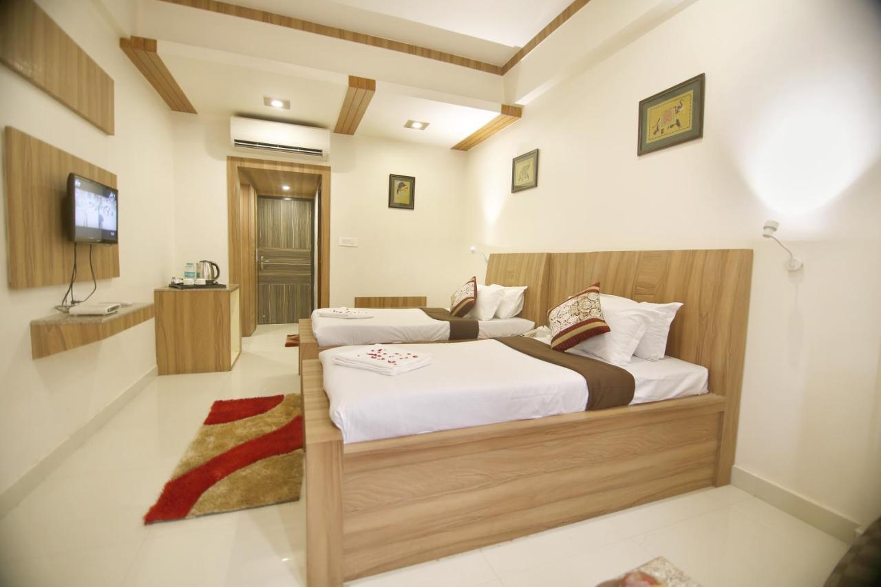 Hotel Sheetal Regency,Near Janambhumi Mathura Exterior foto