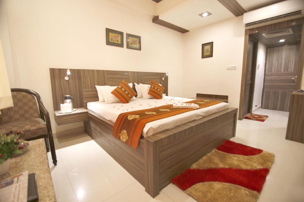 Hotel Sheetal Regency,Near Janambhumi Mathura Exterior foto